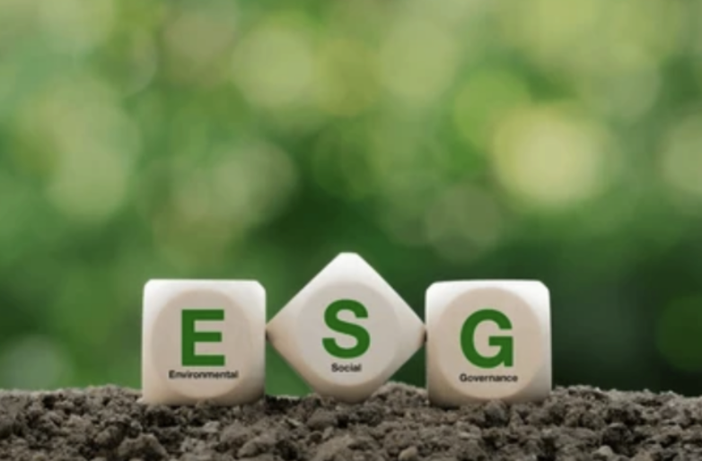 碳盤查概念示意圖，顯示企業透過數據分析管理溫室氣